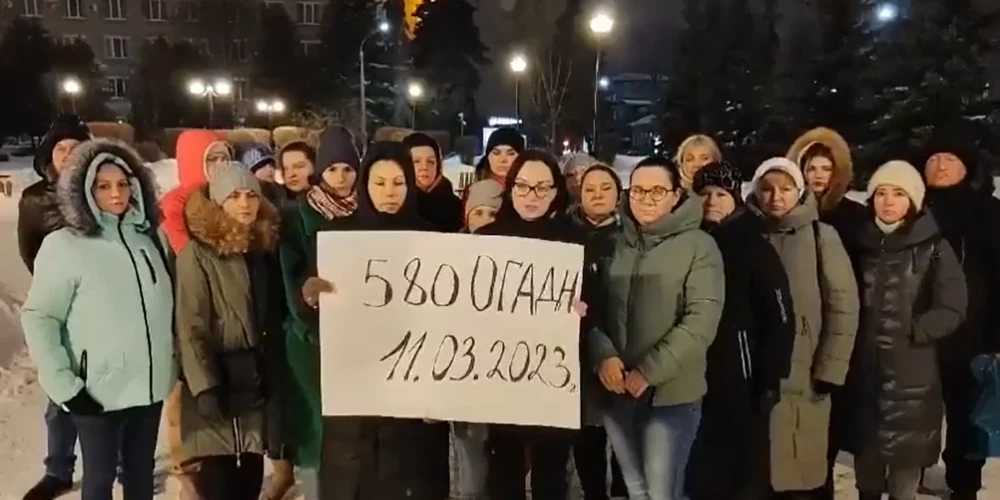 Mobilizēto krievu karavīru mātes un sievas ierakstījušas video ar lūgumu