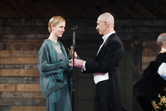 Marija Luīze Meļķe savu "Lielā Kristapa" statueti atdeva ceremonijas vadītājam aktierim Ģirtam Krūmiņam, jo nespēj to pieņemt, kamēr valstī nav apstiprināts Dzīvesbiedru likums.