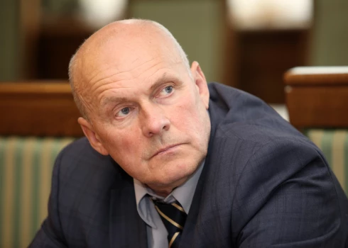 Pēc atkāpšanās apsūdzības dēļ "Latvijas dzelzceļa" valdes loceklis Šmuksts paliek direktora amatā