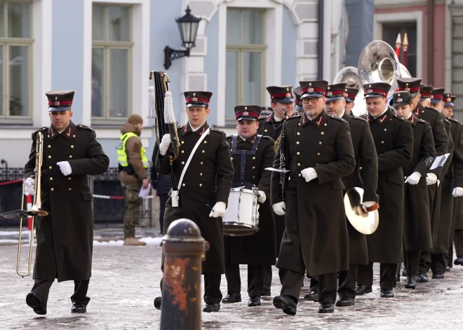 Valsts prezidents Egils Levits un Viņa Karaliskā Augstība Luksemburgas lielhercogs oficiālajā sagaidīšanas ceremonijā laukumā pie Rīgas pils.