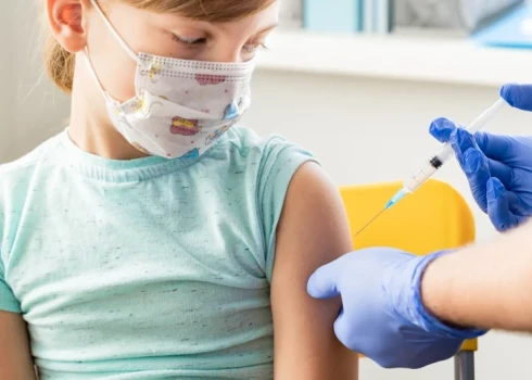   Надо срочно менять вакцину: в Латвии от пневмококка умер полностью привитый ребенок 