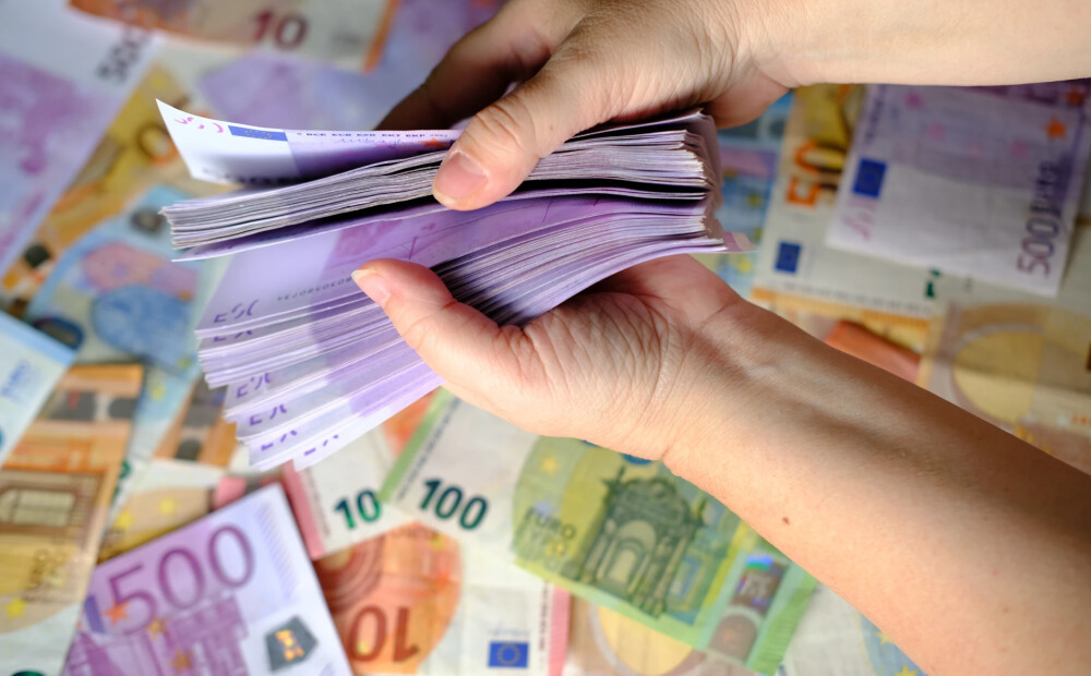Vairāk nekā 130 EP deputāti aicina piemērot nodokli bagātniekiem