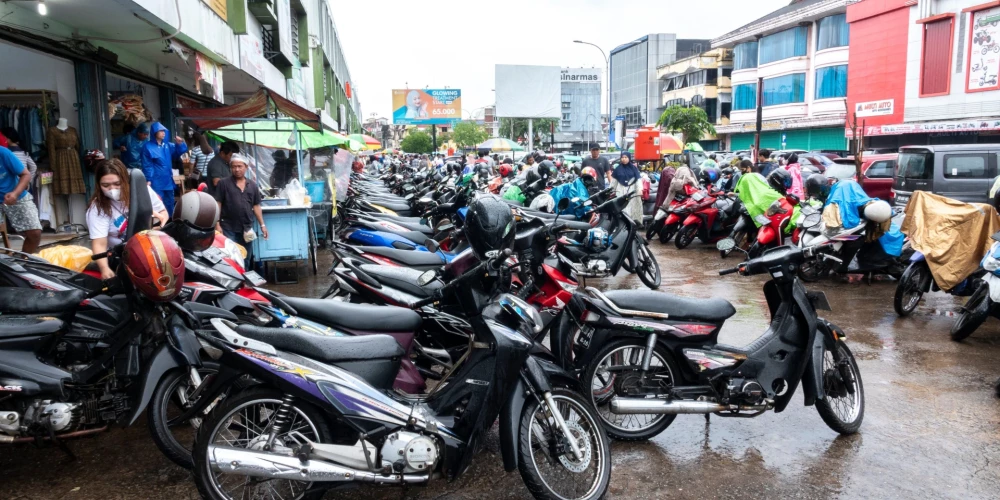 Bali plāno aizliegt tūristiem braukt ar motocikliem