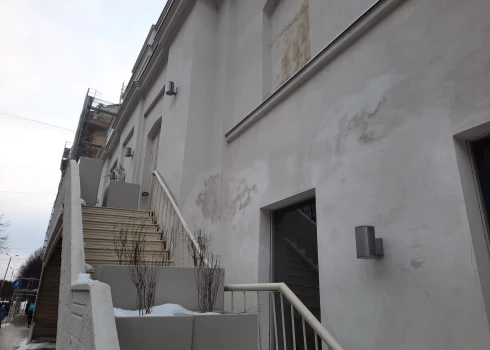 FOTO: rīdzinieki un pilsētas viesi šausminās par Rīgas cirka "atjaunoto" fasādi