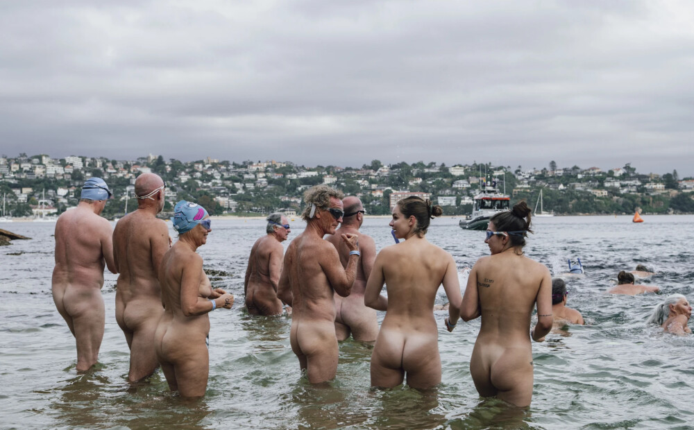 Milzum daudz pliku austrāliešu piedalās ikgadējā peldē 
