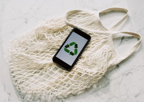 Чтобы уменьшить загрязнение окружающей среды текстилем и способствовать повторному использованию материалов, Латвия с 1 января этого года ввела систему сортировки ненужного текстиля.