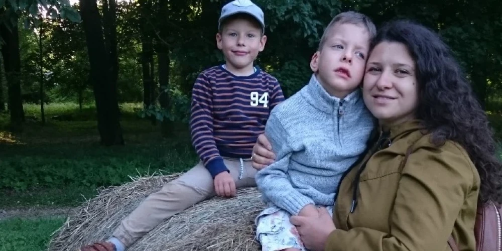 Латвийская семья не в силах потянуть расходы на лечение 9-летнего сына: необходимо 5800 евро