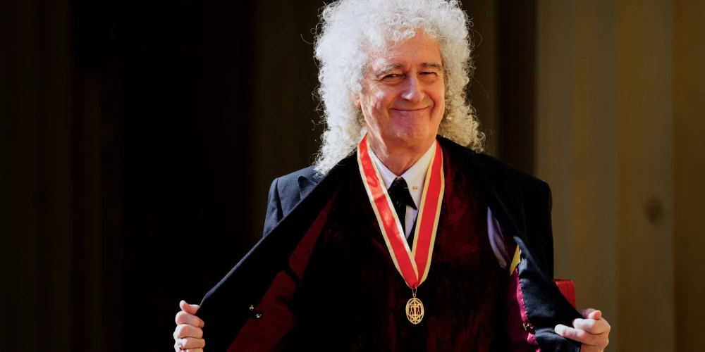 “Queen” ģitārists Braiens Mejs beidzot saņem bruņinieku titulu