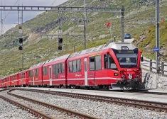 Lai iegūtu ceļošanas karti, jaunieši tiek aicināti pieteikties Eiropas Jaunatnes portālā, atbildēt uz pieciem viktorīnas jautājumiem un vienu papildjautājumu. 