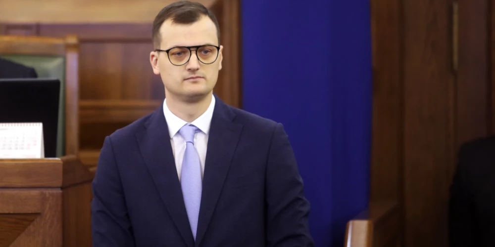 Saeimas deputāts Gatis Liepiņš (JV) sociālajos tīklos janvārī izstāstīja par uzbrukumu sabiedriskajā transportā, kurš, spriežot pēc atstāsta, noticis tādēļ, ka viņš ar paziņu latviešu valodā apsprieduši iestāšanos Zemessardzē.