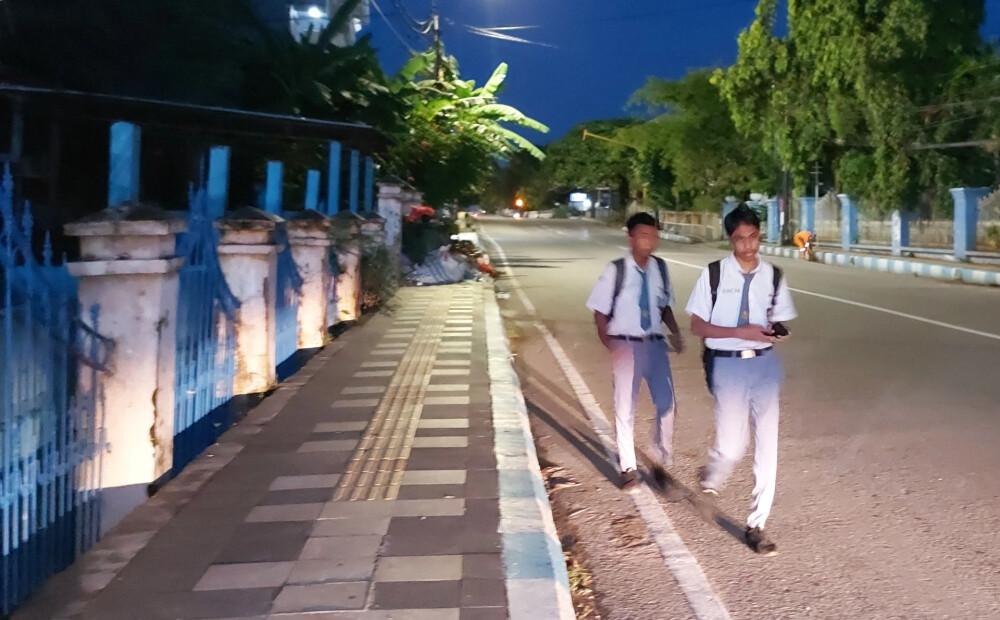 Vecāki Indonēzijā iebilst pret savdabīgu eksperimentu skolās