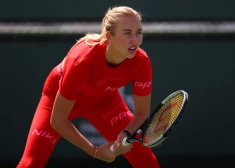 Anastasija Potapova, kura "tikai gribēja parādīt, ka fano par Maskavas "Spartak", arī iepriekš labprāt izvēlējās sarkanas krāsas apģērbu. Laikam patīk un piestāv.