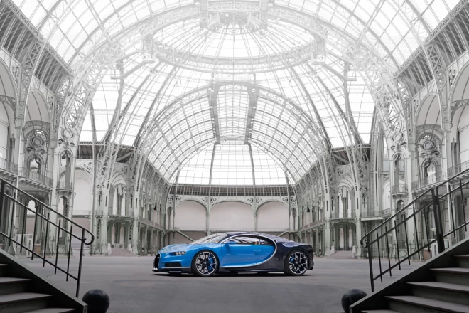 "Bugatti Chiron".