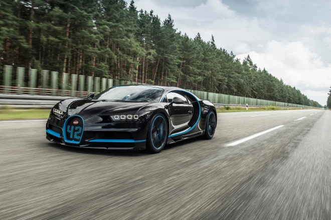 "Bugatti Chiron" trasē.