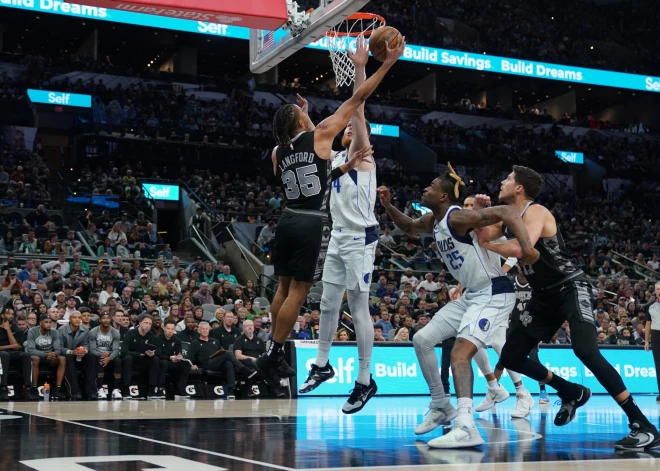 Bertānam seši punkti "Mavericks" uzvarā papildlaikā pār "Spurs"