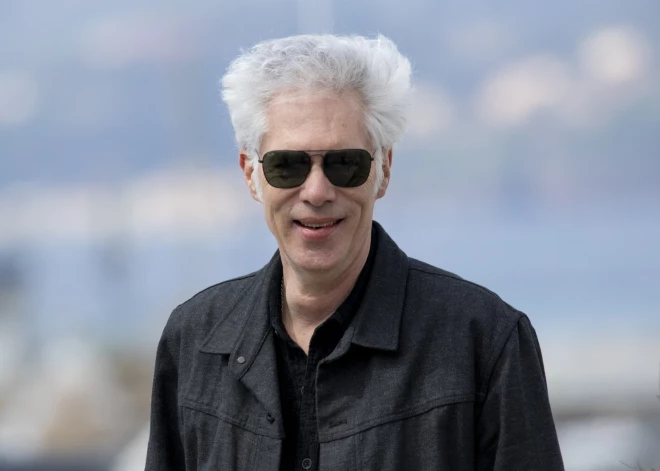 Рожденная в качестве шутки рок-группа Джима Джармуша выпускает свой первый альбом