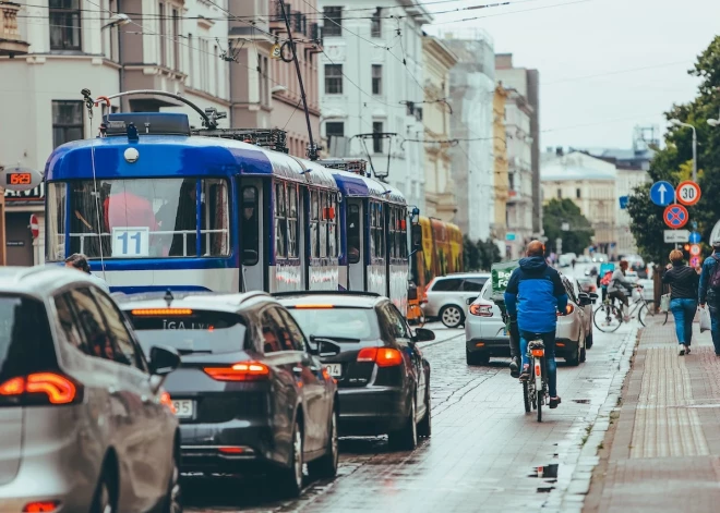 Biežākās kļūdas, ko satiksmē pieļauj Latvijas autovadītāji