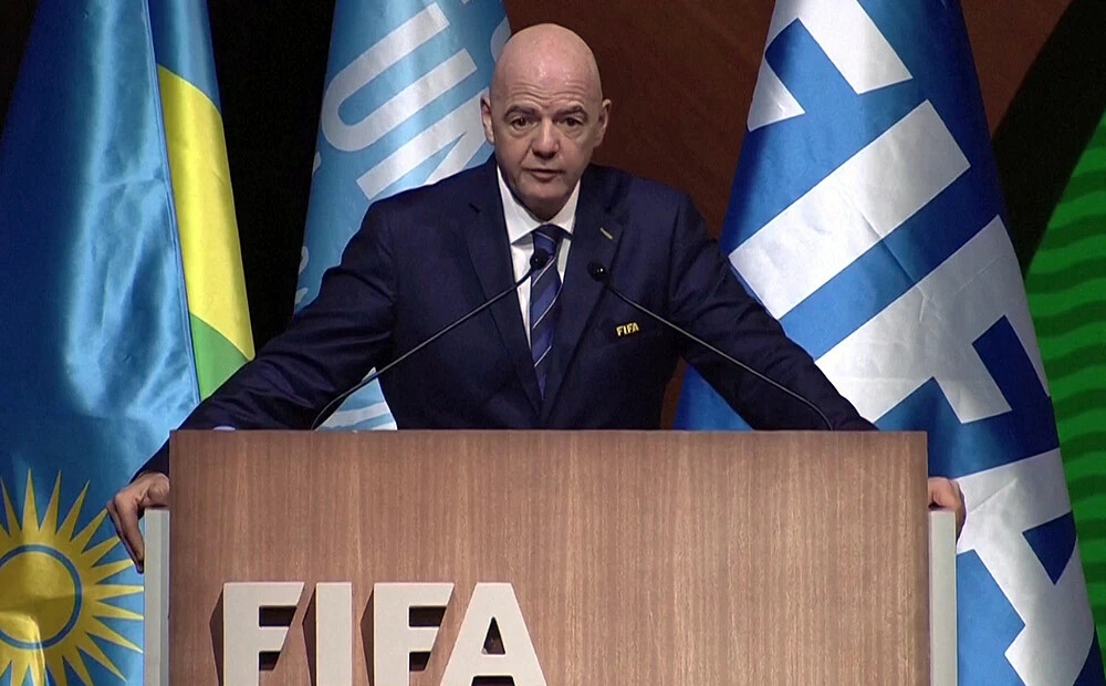 Infantīno, solot lielākus ieņēmumus, pārliecinoši pārvēlēts FIFA prezidenta amatā