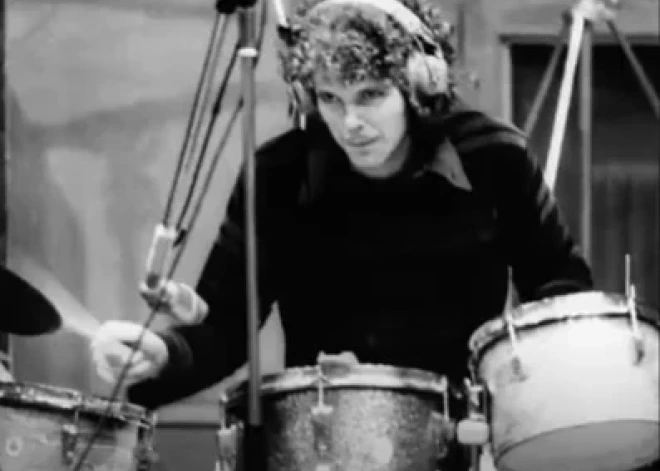 Miris "Grammy" balvas ieguvējs, kuram "balsis galvā" lika nogalināt savu māti