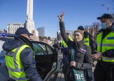 Женщина ранее неоднократно появлялась на публике с сумкой с изображением буквы Z.