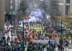 Противники пенсионной реформы с января устраивают массовые протесты и забастовки по всей Франции. (Фото: KONRAD K./SIPA)