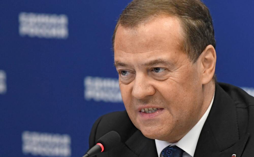 Medvedevs galīgi norāvies no ķēdes: ar dažiem 