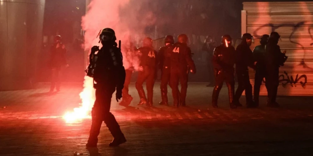 Протесты против пенсионной реформы вспыхнули во многих городах Франции. (Фото: AFP/Scanpix)