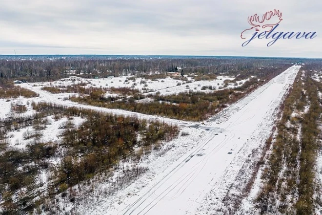 Bijušā Jelgavas lidlauka teritorija.