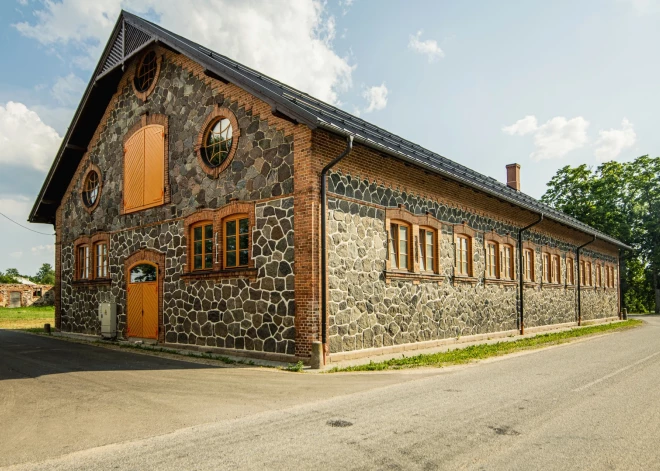Atjaunotā Kokmuižas kūts.