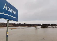 Pārplūstot Abavai, satiksmei slēgts ceļš Pastende-Iliņi-Spāre