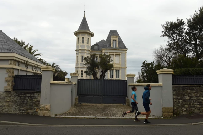 Villa “Altamira” Biaricā Francijas dienvidrietumos pieder Putina jaunākās meitas Tihonovas bijušajam vīram Kirilam Šamalovam.