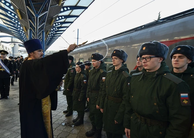 Maskava palielinās iesaukšanu armijā, lai karotu ar Ukrainu, norāda britu izlūkdienesti