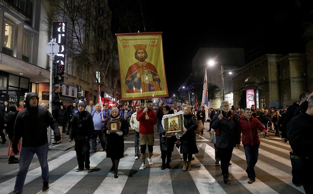 Serbi belgradā protestē pret ES plānu attiecību normalizēšanai ar Kosovu un sauc urravas Putinam