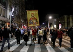 Belgradā piektdien vairāki tūkstoši cilvēku izgāja ielās, lai pirms kārtējās sarunu kārtas protestētu pret attiecību normalizācijas plānu starp Serbiju un Kosovu.