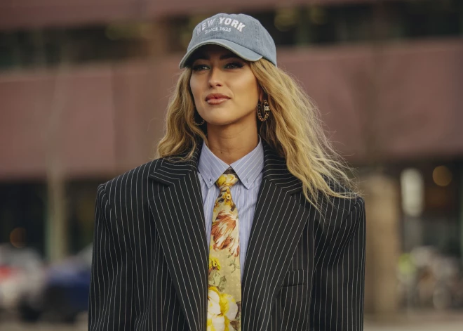 Женщины опять отвоевывают галстук у мужчин