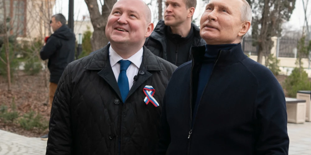 Krievijas prezidenta preses dienesta izplatītais foto, kā Putins apmeklē Sevastopoli 2023. gada 18. martā. 