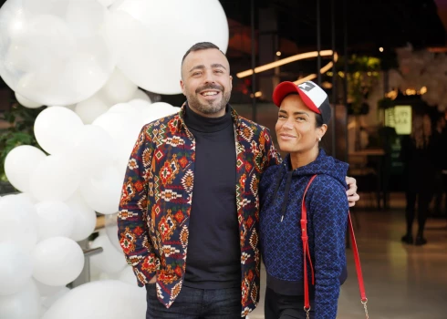 Nesen Roberto Meloni un Aleksandra Kurusova apmeklēja garšu un notikumu telpas "Burzma" atklāšanu.