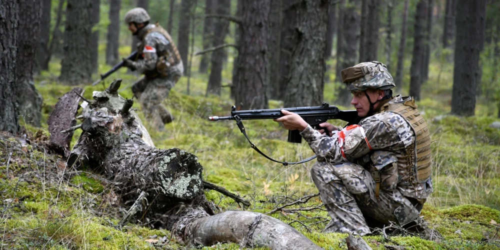 Latvijas armijas karavīri.