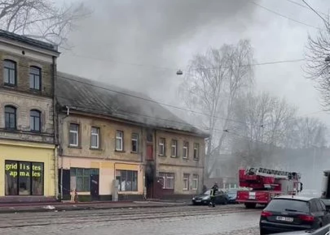 Семь человек спасены из горящего дома в Риге