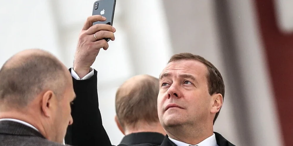   "Или выбросить, или детям отдать": сотрудникам Кремля запретили пользоваться iPhone