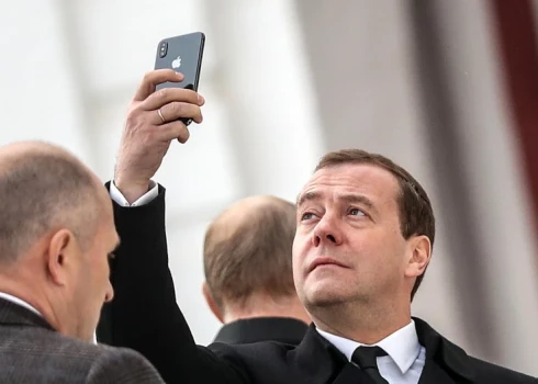   "Или выбросить, или детям отдать": сотрудникам Кремля запретили пользоваться iPhone