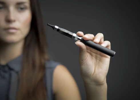 Kas būs, ja tās aizliegs? E-cigarešu melnais tirgus “Telegram” jau tagad plaukst un zeļ