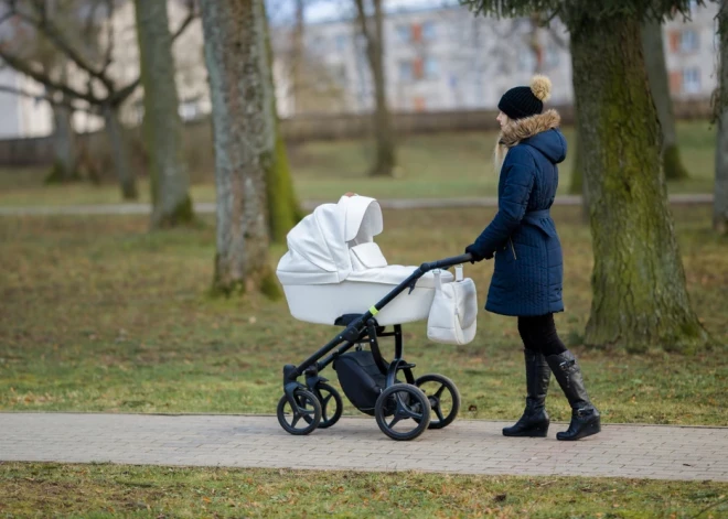 Piedzimstot bērnam, izplēn jaunās māmiņas attiecības ar līdzšinējām draudzenēm