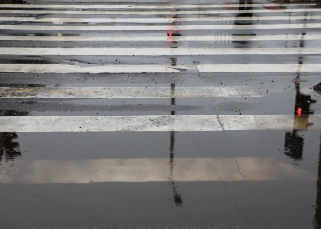 В Кулдиге машина сбила девочку: полиция просит отозваться очевидцев