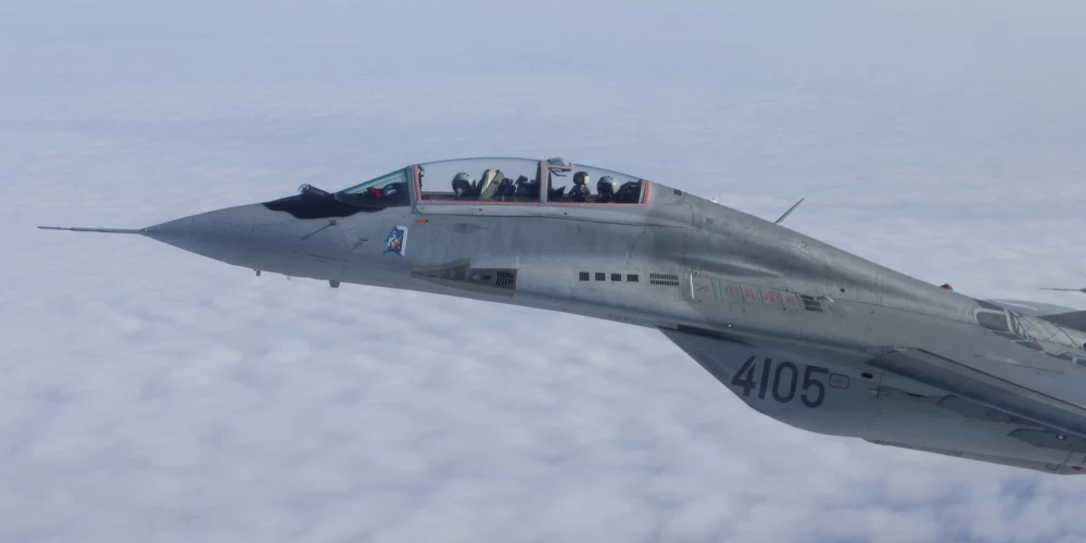 MIG-29 lidmašīna NATO mediju pasākuma laikā aviācijas bāzē Malborkā, Polijā, 2023. gada 21. martā.