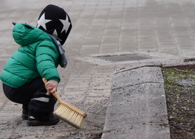 Trešdien debesis būs pelēcīgas, valsts austrumos brīžiem skaidrosies