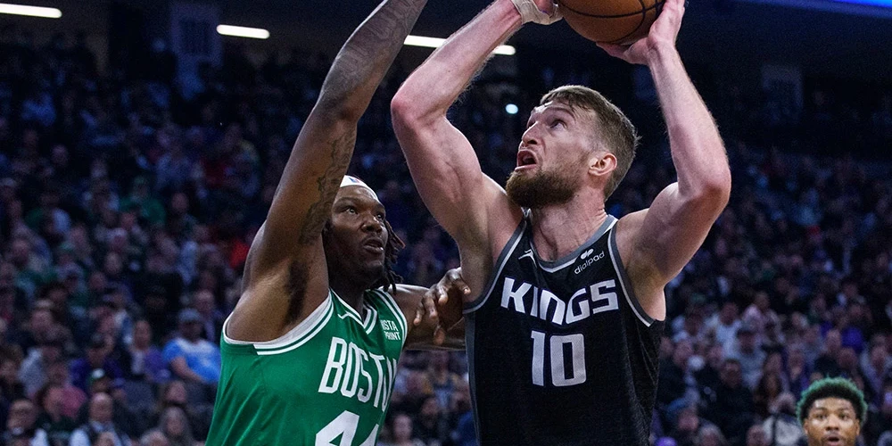 Domants Sabonis (#10) mačā pret "Celtics" izcēlās ar 16 punktiem, izcīnīja 13 atlēkušās bumbas zem groziem un atdeva 12 rezultatīvas piespēles.