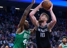 Sabonis gūst 12. "triple double" sezonā, bet neglābj "Kings" no zaudējuma