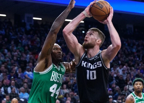 Domants Sabonis (#10) mačā pret "Celtics" izcēlās ar 16 punktiem, izcīnīja 13 atlēkušās bumbas zem groziem un atdeva 12 rezultatīvas piespēles.