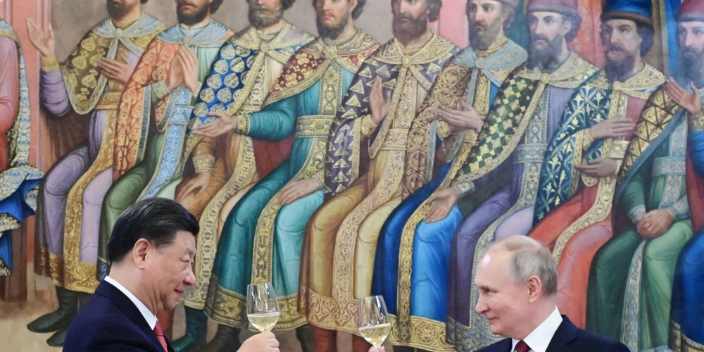 Sji un Putins Malko šampanieti.